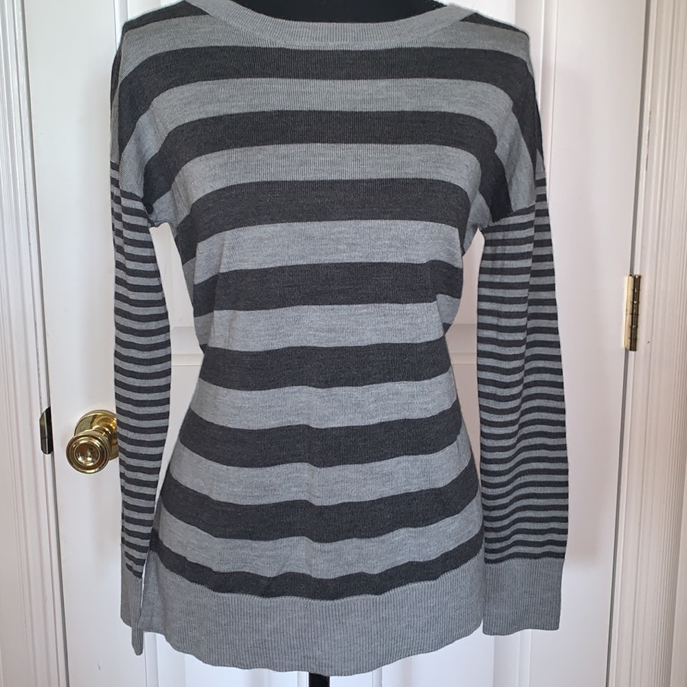 Banana Republic Sweater‎